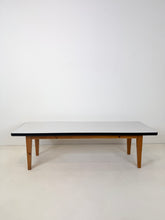 Load image into Gallery viewer, Lage Vintage Salontafel / Plantentafel

