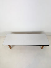 Load image into Gallery viewer, Lage Vintage Salontafel / Plantentafel
