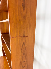 Load image into Gallery viewer, Teak Boekenkast uit Zweden
