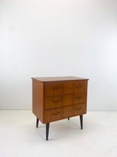 Afbeelding in Gallery-weergave laden, Kleine Teak Ladekast
