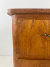 Afbeelding in Gallery-weergave laden, Kleine Teak Ladekast

