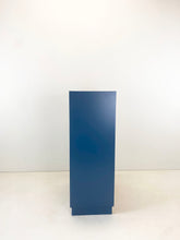 Load image into Gallery viewer, Blauwe Vintage Ladekast
