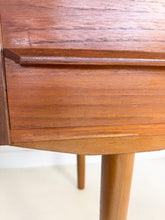 Afbeelding in Gallery-weergave laden, Deense Teak Bureau
