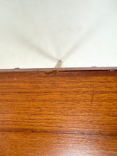 Afbeelding in Gallery-weergave laden, Deense Teak Bureau
