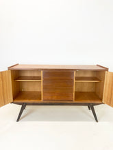 Load image into Gallery viewer, Kleine Teak Dressoir uit Scandinavië
