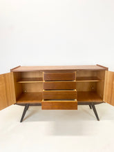 Load image into Gallery viewer, Kleine Teak Dressoir uit Scandinavië
