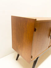 Load image into Gallery viewer, Kleine Teak Dressoir uit Scandinavië
