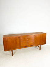 Afbeelding in Gallery-weergave laden, Scandinavische Vintage Sideboard / Dressoir, &#39;Korsör&#39; jaren 60 IKEA
