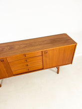 Afbeelding in Gallery-weergave laden, Scandinavische Vintage Sideboard / Dressoir, &#39;Korsör&#39; jaren 60 IKEA
