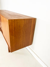 Afbeelding in Gallery-weergave laden, Scandinavische Vintage Sideboard / Dressoir, &#39;Korsör&#39; jaren 60 IKEA
