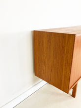 Afbeelding in Gallery-weergave laden, Scandinavische Vintage Sideboard / Dressoir, &#39;Korsör&#39; jaren 60 IKEA
