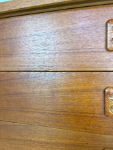 Afbeelding in Gallery-weergave laden, Scandinavische Vintage Sideboard / Dressoir, &#39;Korsör&#39; jaren 60 IKEA
