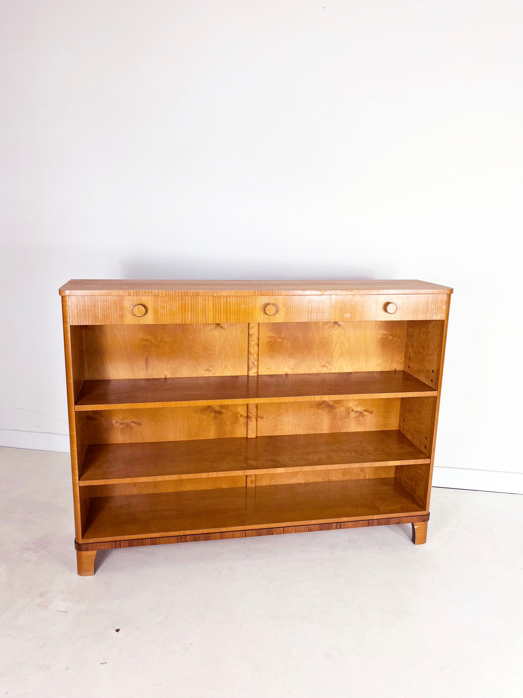 Lage Art Deco Boekenkast met lades
