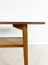 Afbeelding in Gallery-weergave laden, Mid-Century Modern Table
