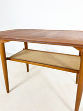 Afbeelding in Gallery-weergave laden, Mid-Century Modern Table
