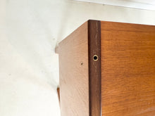 Afbeelding in Gallery-weergave laden, Teak Kast
