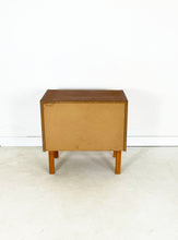 Afbeelding in Gallery-weergave laden, Vintage ladekast uit Scandinavië
