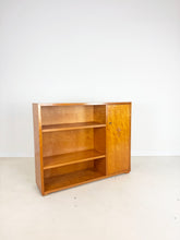 Load image into Gallery viewer, Ondiepe, Lage Vintage Kast
