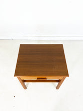 Afbeelding in Gallery-weergave laden, Vintage Nachtkastjes (set van 2)
