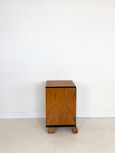 Afbeelding in Gallery-weergave laden, Art Deco Nachtkastjes (set van 2)

