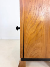 Afbeelding in Gallery-weergave laden, Art Deco Nachtkastjes (set van 2)
