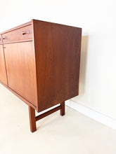 Afbeelding in Gallery-weergave laden, Ulferts Vintage Sideboard / Dressoir
