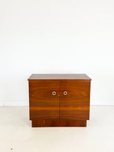 Afbeelding in Gallery-weergave laden, Vintage Teak Kastje
