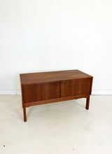 Afbeelding in Gallery-weergave laden, Lage Teak Kast
