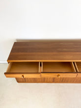Afbeelding in Gallery-weergave laden, Klein Teak Dressoir, Bertil Fridhagen voor Bodafors
