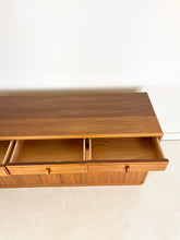 Afbeelding in Gallery-weergave laden, Klein Teak Dressoir, Bertil Fridhagen voor Bodafors
