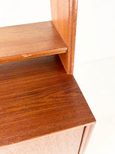 Afbeelding in Gallery-weergave laden, Vintage Teak Boekenkast / Wandkast
