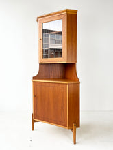Afbeelding in Gallery-weergave laden, Teak Hoekkast uit Zweden

