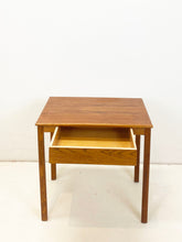 Load image into Gallery viewer, Teak Nachtkastje / Bijzettafel
