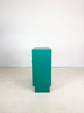 Afbeelding in Gallery-weergave laden, Smalle Vintage Kastje

