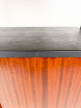 Afbeelding in Gallery-weergave laden, Vintage Wandkast, Mahonie en Skai
