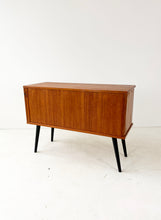Afbeelding in Gallery-weergave laden, Vintage Teak Schuifdeurkast
