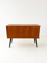 Afbeelding in Gallery-weergave laden, Vintage Teak Schuifdeurkast
