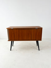 Afbeelding in Gallery-weergave laden, Vintage Teak Schuifdeurkast
