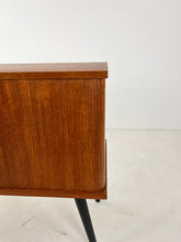 Afbeelding in Gallery-weergave laden, Vintage Teak Schuifdeurkast
