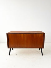 Afbeelding in Gallery-weergave laden, Vintage Teak Schuifdeurkast
