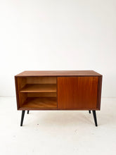 Afbeelding in Gallery-weergave laden, Vintage Teak Schuifdeurkast
