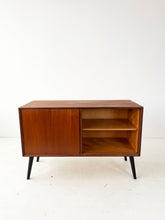 Afbeelding in Gallery-weergave laden, Vintage Teak Schuifdeurkast

