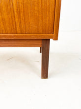 Load image into Gallery viewer, Zweeds Teak Kastje
