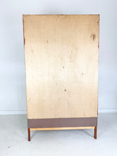 Afbeelding in Gallery-weergave laden, Zweedse Vintage Wandkast / Boekenkast (set van 3 kasten)
