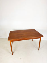 Afbeelding in Gallery-weergave laden, Uitschuifbare Vintage Teak Tafel
