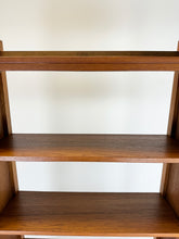 Afbeelding in Gallery-weergave laden, Hoge Teak Boekenkast (1/2)
