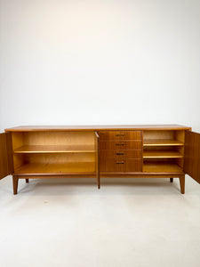 Brede Teak Dressoir / Sideboard uit Zweden, Möbelfabriken Linden