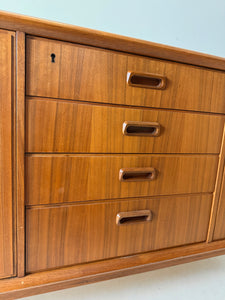 Brede Teak Dressoir / Sideboard uit Zweden, Möbelfabriken Linden