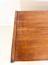 Afbeelding in Gallery-weergave laden, Teak Dressoir, ontworpen door Nils Jonsson voor Hugo Troeds

