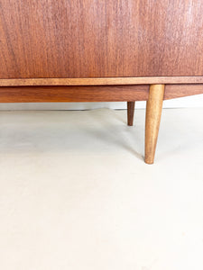 Teak Dressoir, ontworpen door Nils Jonsson voor Hugo Troeds